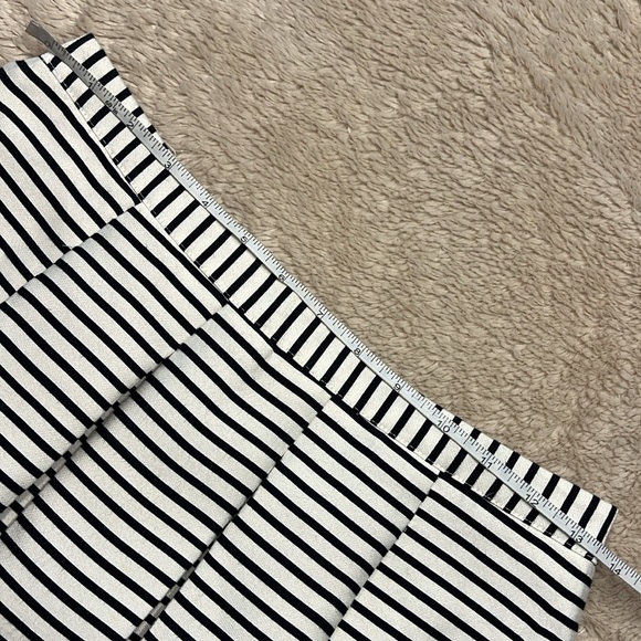 🚨SOLD🚨FOREVER 21 A-Line Skirt - Picture 5 of 9